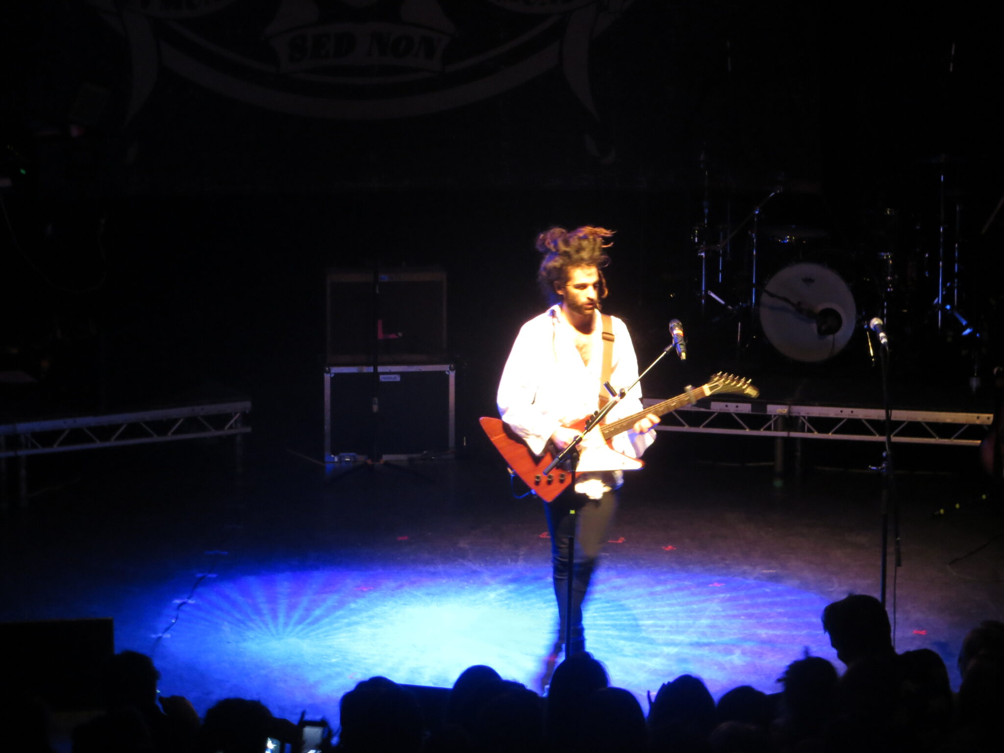 King Charles sings at Shepherds Bush