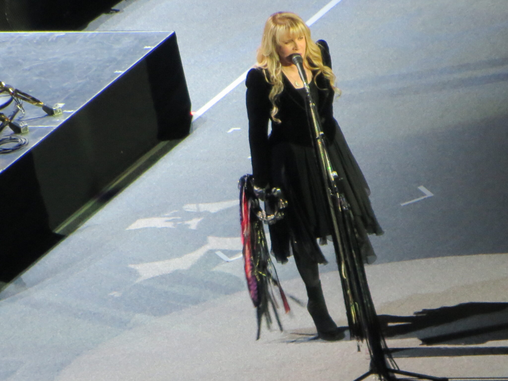 Stevie Nicks sings at the O2
