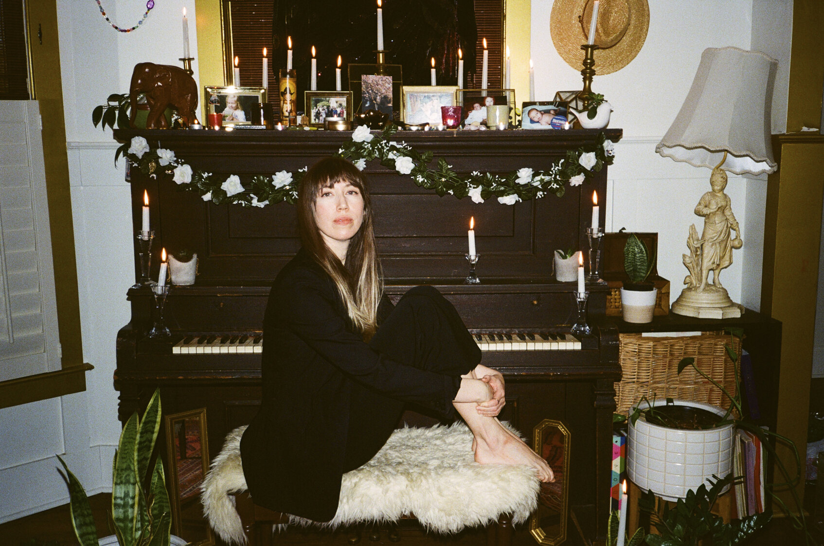 Jo Schornikow at piano